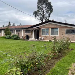 Bed and breakfast Quito Eco @tababela Airport Tababela